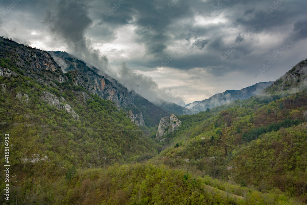 Obraz premium Beautiful breathtaking idyllic mountain view