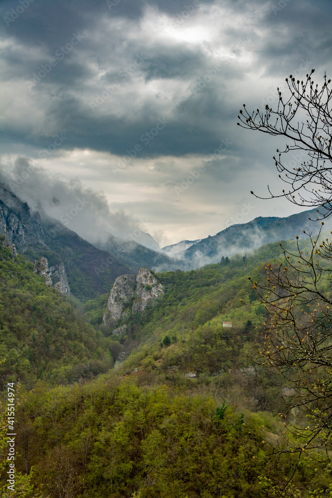 Obraz premium Beautiful breathtaking idyllic mountain view