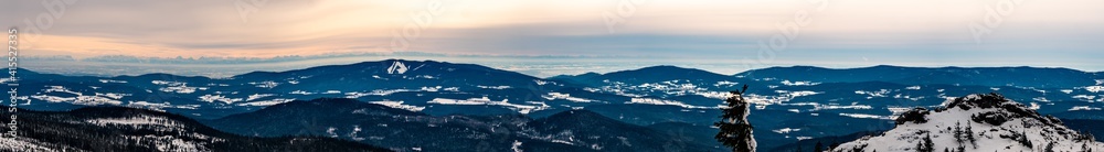 Panorama vom Großen Arber im Wintern über den Bayrischen Wald in die Alpen Teil 2