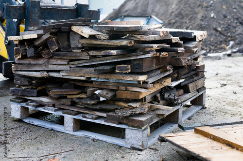 Stacking waste wood on a pallet