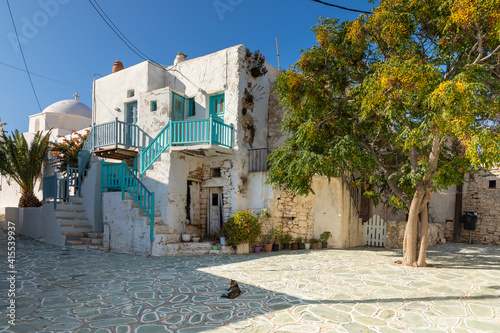 Fototapeta Naklejka Na Ścianę i Meble -  A narrow side street in Chora, old town. Folegandros, Greece.