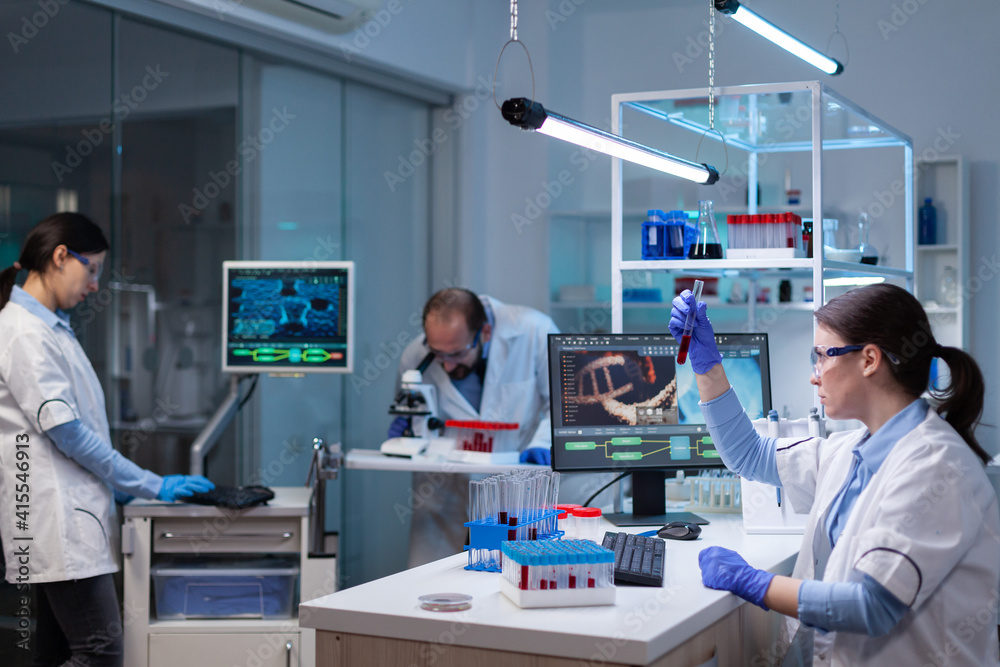 Obraz premium Team of scientific researchers working with professional modern equipment in laboratory. Chemists in pharmaceutical lab examining sample for medical experiment with technology for medicine industry.
