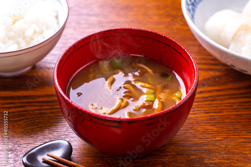 味噌汁（なめこの赤だし） photo