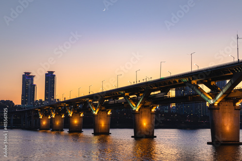 Photography 한강 청담대교 위 초승달과 금성