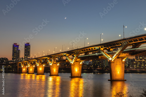 Photography 한강 청담대교 위 초승달과 금성