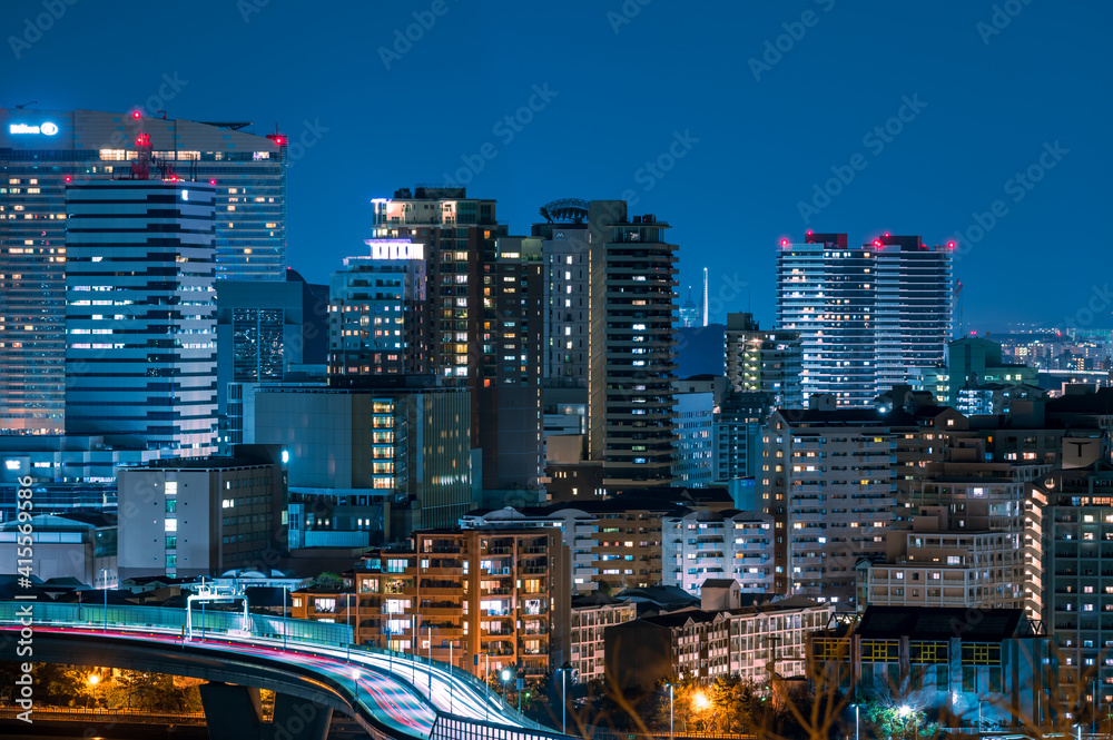 日本の地方都市、福岡市愛宕神社から望む夜景の美しいビル街の灯りと街並み