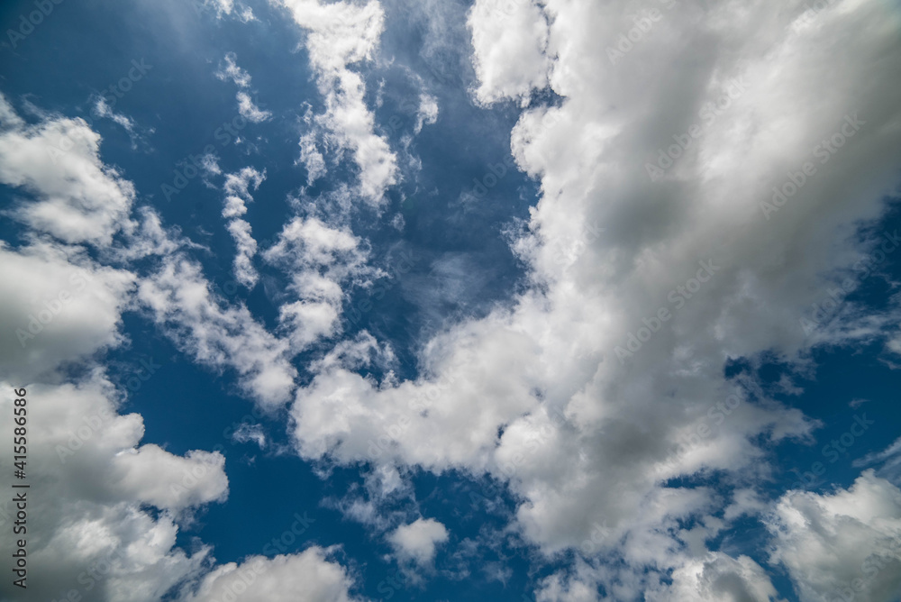 Fototapeta premium Summer skies and clouds