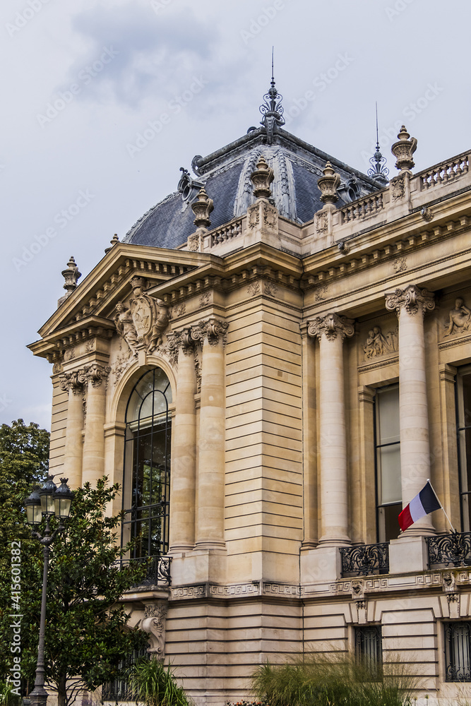 Obraz premium External view of Architectural Details of famous Petit Palais (Small Palace, 1900) in Paris, France.