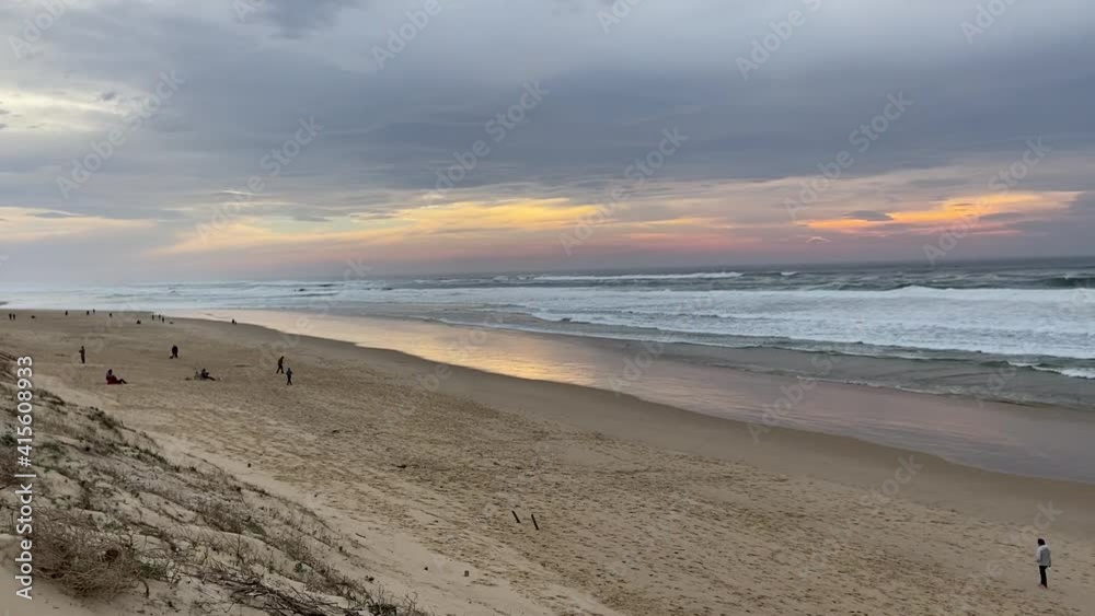Coucher de soleil sur la plage à Mimizan, Landes Coucher de soleil sur la plage à Mimizan, Landes