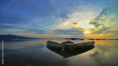 sunset on the lake © Huy