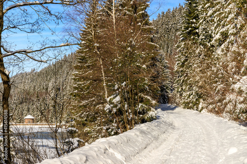 Ohra-Talsperre im Winterkleid photo