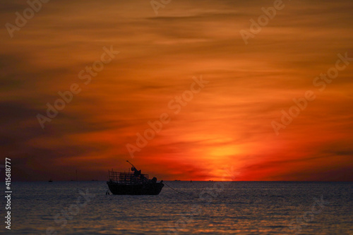 boat at sunset © Huy