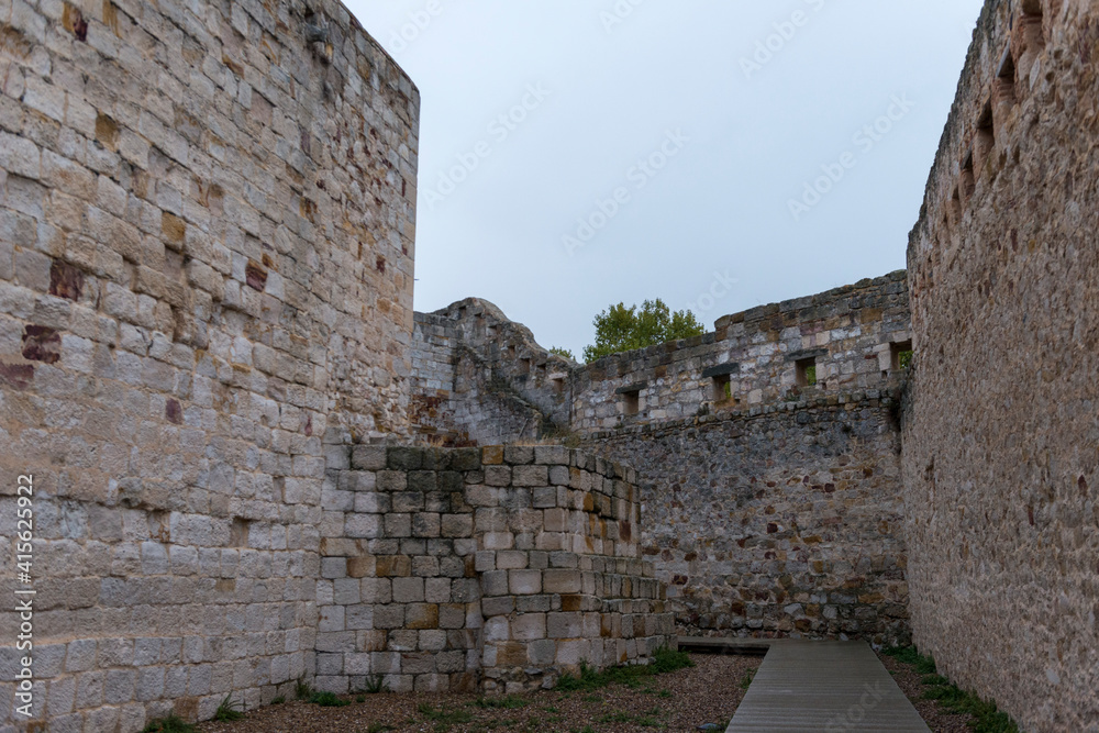 Fototapeta premium CASTILLO DE ZAMORA LLOVIENDO 2019 OTOÑO