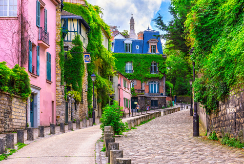 Fototapeta Naklejka Na Ścianę i Meble -  Cozy street in quarter Montmartre in Paris, France