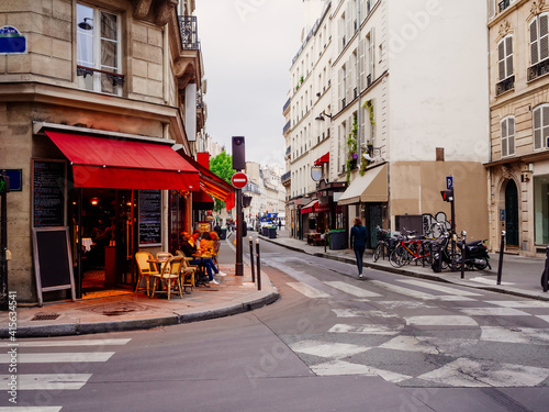 Fototapeta Naklejka Na Ścianę i Meble -  Cozy street with tables of cafe in Paris, France