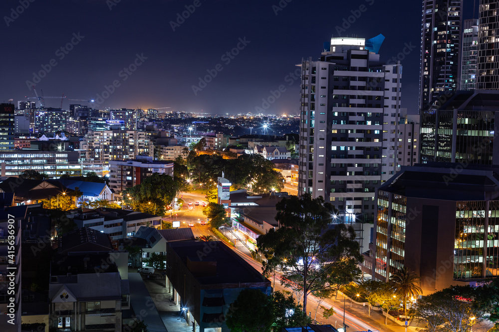 Naklejka premium The illuminated skyline of Brisbane at night