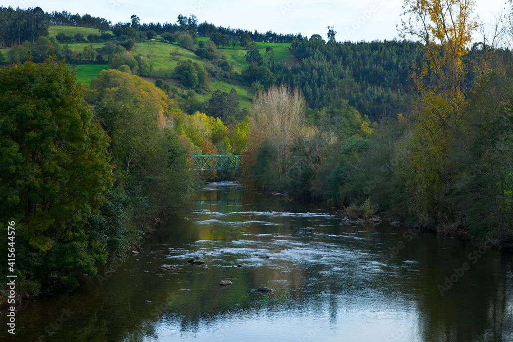 Río Asón, tramo bajo en Udalla. Cantabria. España Río Asón, tramo bajo en Udalla. Cantabria. España