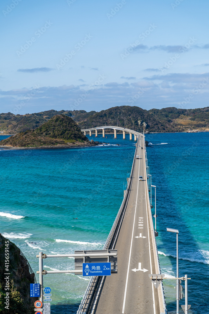 Obraz premium 冬の角島と角島大橋