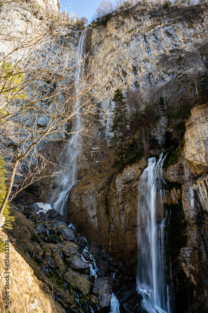 Obraz premium Cascadas de Walensee Alpes Suizos