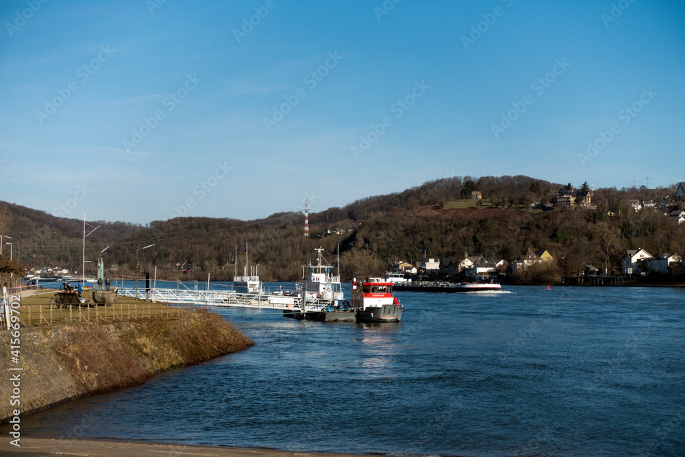 Blick vom Fähranleger Remagen über den Rhein auf Linz