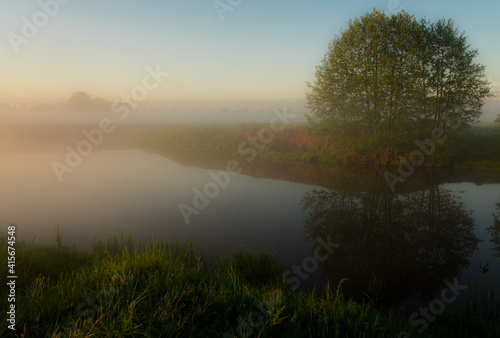Fototapeta Naklejka Na Ścianę i Meble -  morning on the river