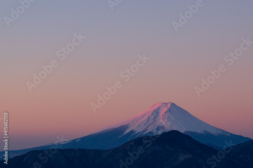 雲取山からみる朝焼けの富士
