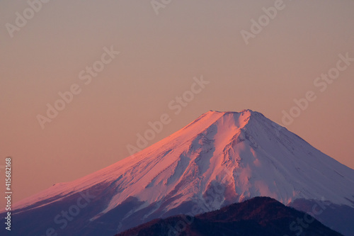 朝日があたる富士山 雲取山
