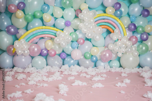 fondo de arcoiris de globos para retrato de niños