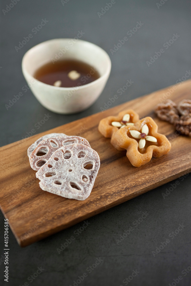 Fototapeta premium Korean traditional sweets, Hangwa (Jeonggwa and Yakgwa) and persimmon punch (Sujeonggwa)