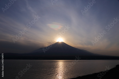 山中湖からのダイヤモンド富士と彩雲