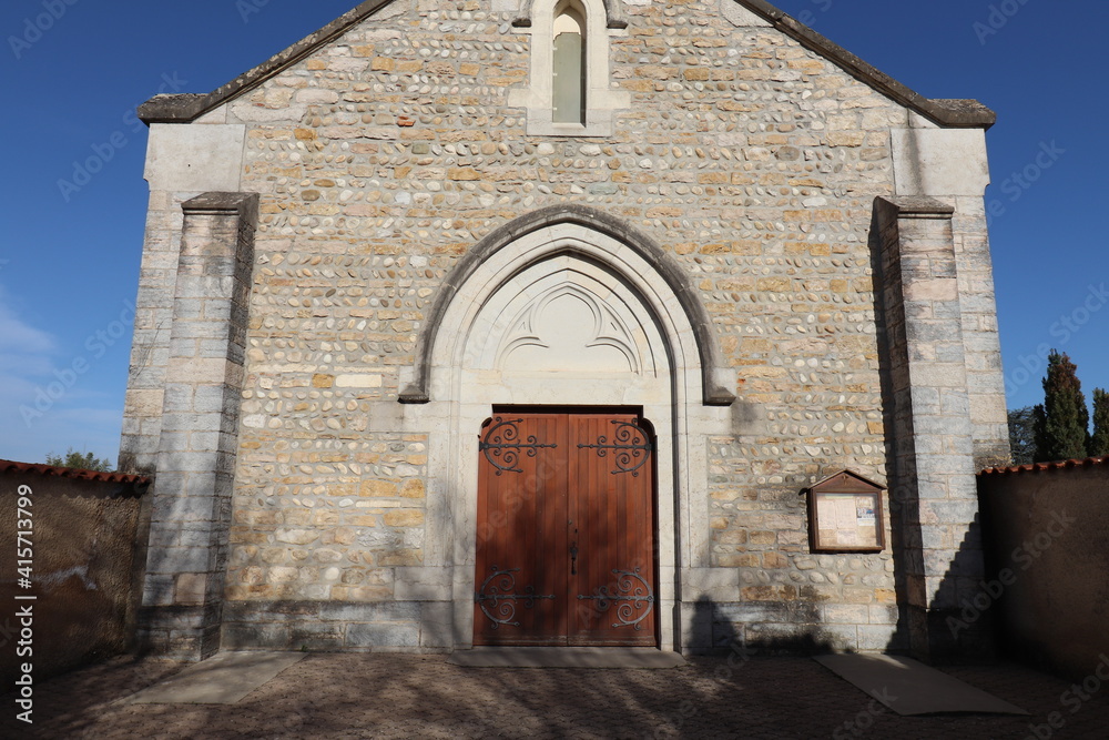 L'église catholique Saint Roch vue de l'extérieur, ville de Blyes, département de l'Ain, France