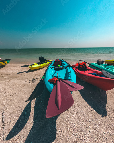 Kayaks en la playa