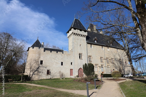Le château de Chazey, construit au 12 ème siècle et rénové au 19 ème siècle, vue de l'extérieur, ville de Chazey sur Ain, département de l'Ain, France