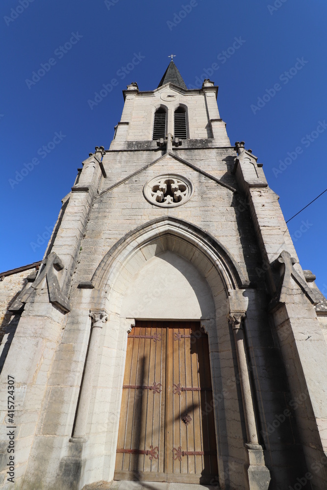 Obraz premium L'église catholique Saint Pierre et Saint Paul vue de l'extérieur, ville de Chazey sur Ain, département de l'Ain, France