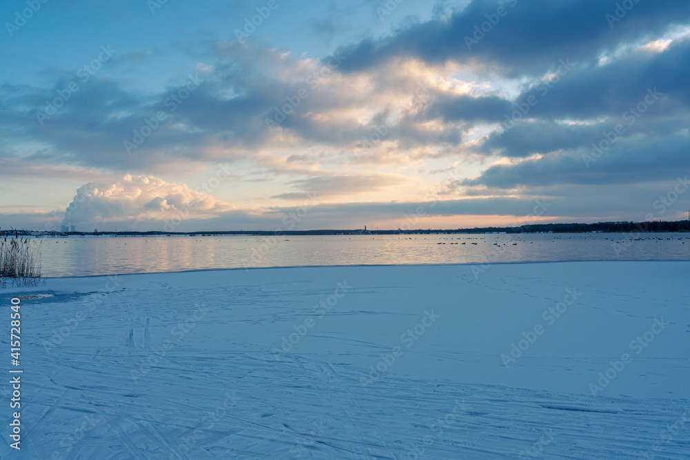 Fototapeta premium Cospudener Lake in Leipzig on a cold day in Winter