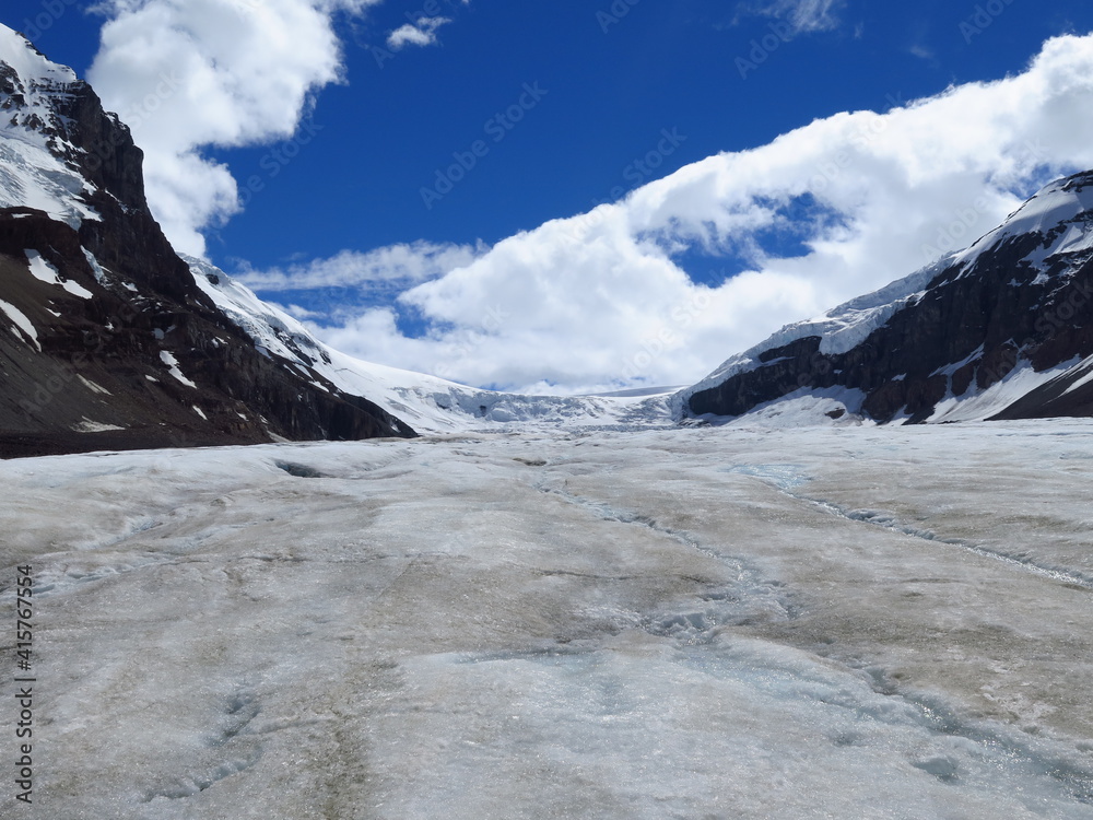 Obraz premium the Athabasca Glacier, Columbia Icefield, Icefields Parkway, Rocky Mountains, Alberta, Canada, June
