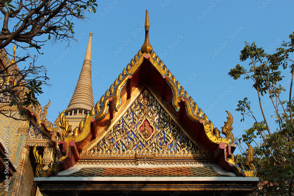 Fototapeta premium buddhist temple (Wat Ratchabophit) in bangkok (thailand)