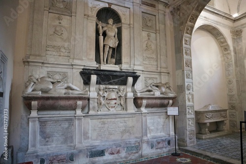 Napoli - Cappelle Mastrogiudice e Correale della Chiesa di Sant'Anna dei Lombardi photo