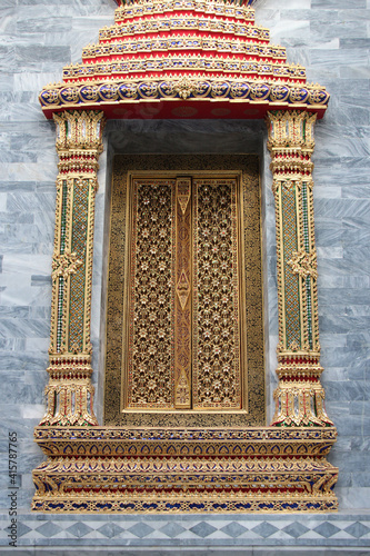 Bild auf Leinwand buddhist temple (Wat Ratchaphradit) in bangkok (thailand)