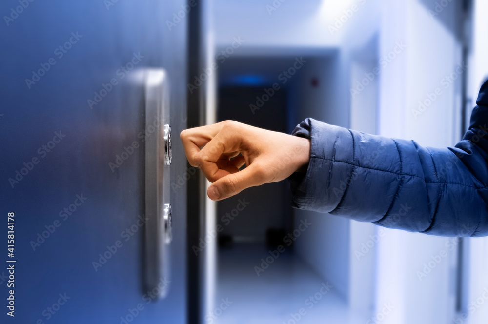 Naklejka premium Close up of forefinger knuckle pressing the button elevator coronavirus pandemic quarantine concept
