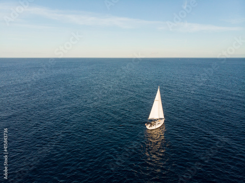 Sailing into the Ocean  © LogoQRcode.de
