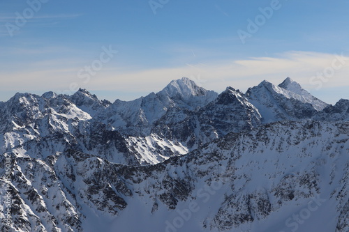 Fototapeta Naklejka Na Ścianę i Meble -  Tatry Wysokie zimą, Polska, Dolina Pięciu Stawów, zdjęcie z Koziego Wierchu