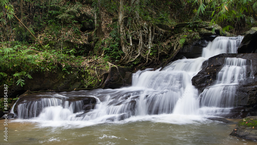 Pratu Muang Waterfall in Doi Inthanon, Thailand Pratu Muang Waterfall in Doi Inthanon, Thailand