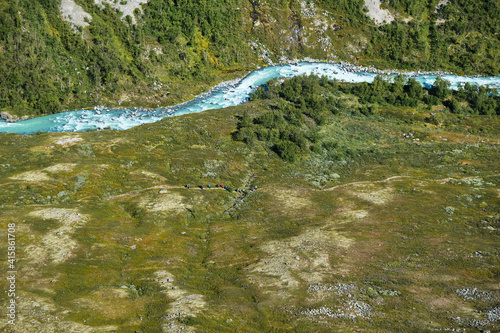 Der gletscherblaue Fluss Memuru in wilden Jotunheimen-Nationalpark