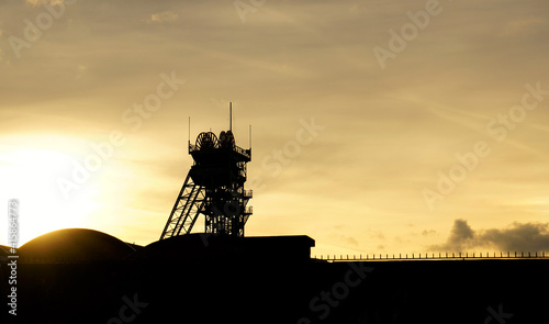 Förderturm der Zeche Westfalen in Ahlen, Kreis Warendorf. Aufnahme am Abend bei  untergehender Sonne. photo