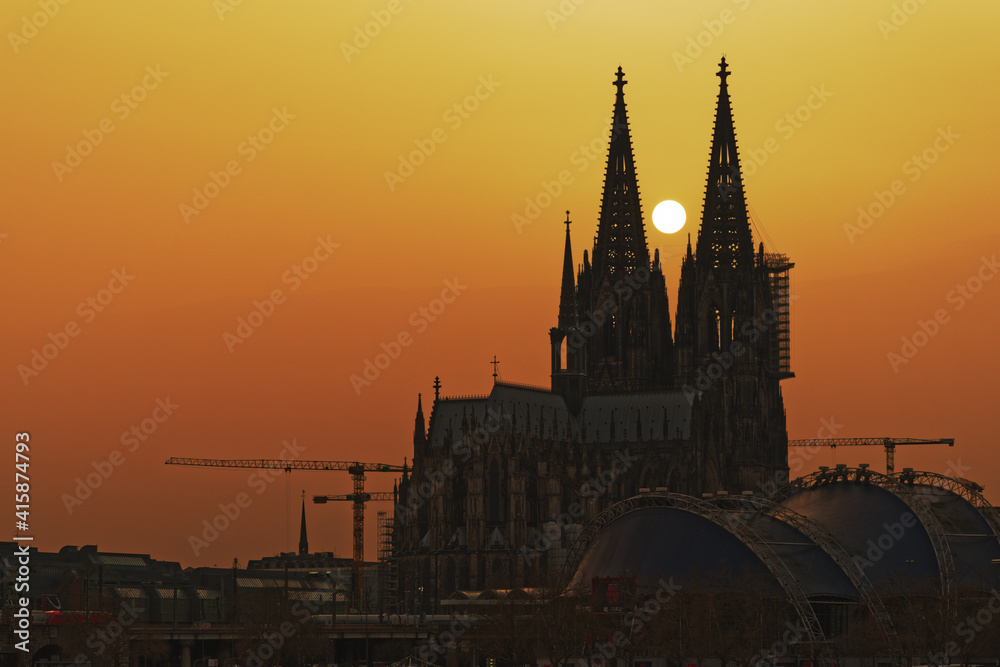 Kölner Dom im Sonnenuntergang Kölner Dom im Sonnenuntergang