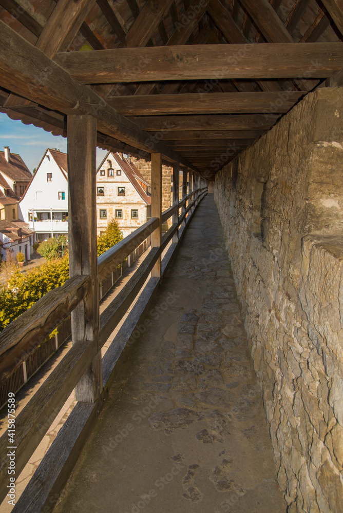 Teil der mittelalterlichen Stadtmauer (1350 bis 1410) - Rothenburg ob der Tauber in Bayern / Part of the medieval city wall (1350 to 1410) - Rothenburg ob der Tauber in Bavaria