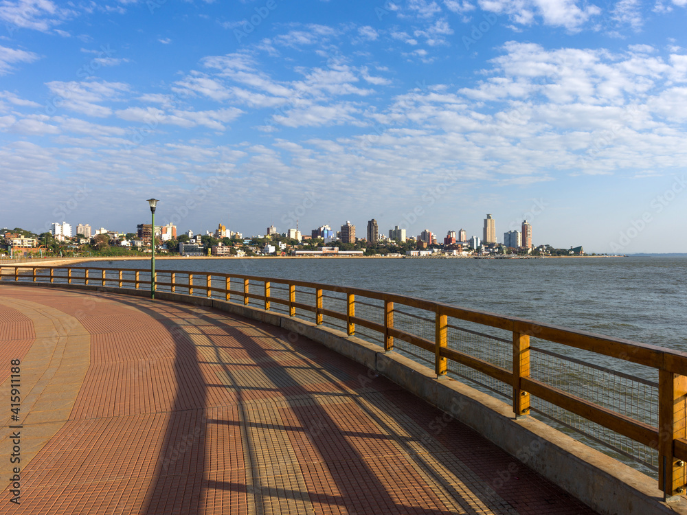 Obraz premium Panoramic skyline of the city Posadas, Argentina, across the river Parana