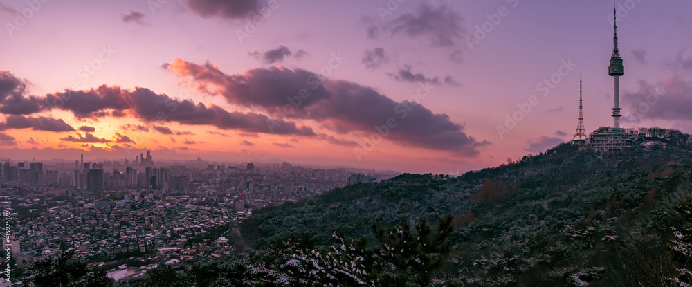 Fototapeta premium Panoramic view of Namsan Tower and the cityscape of Seoul during a cold, winter's evening. 