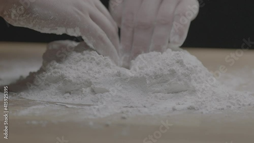 Making a flour bowl on a table to mix